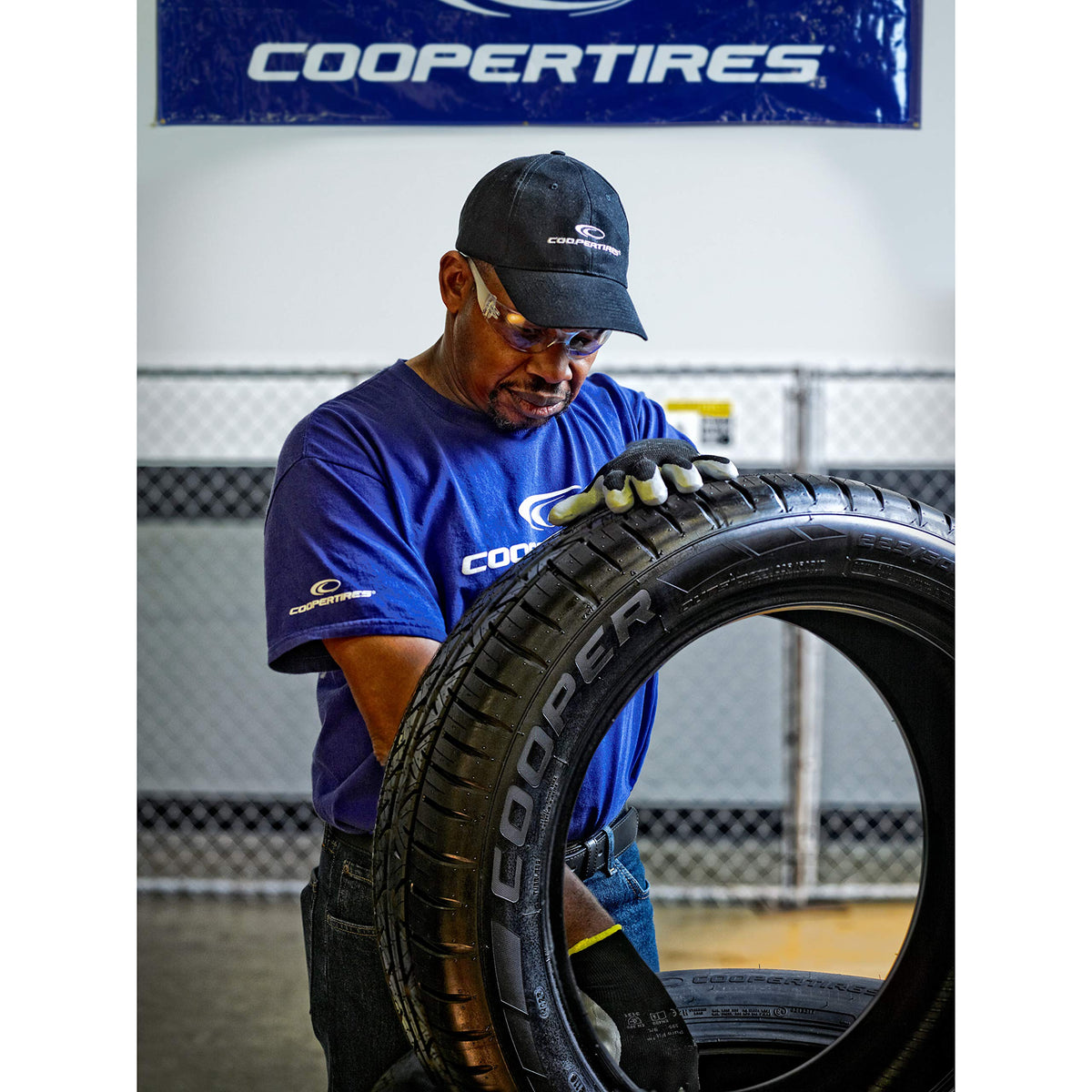 All-Season 225/60R17 99H Tire M484